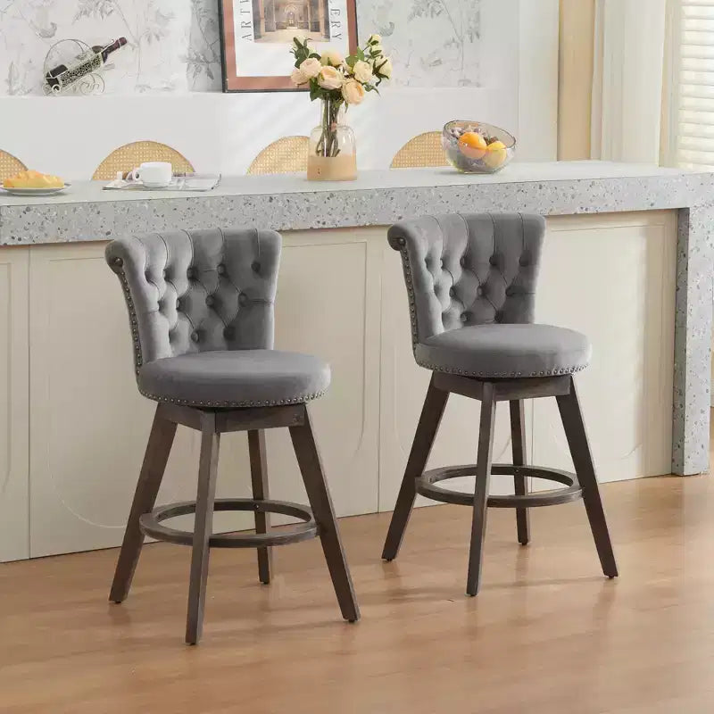 Okak Lot de 2 tabourets de bar de 66 cm avec pivotant à 360°, tabourets de bar rembourrés en velours avec dossier capitonné et pieds en bois pour îlot de cuisine, bar à domicile