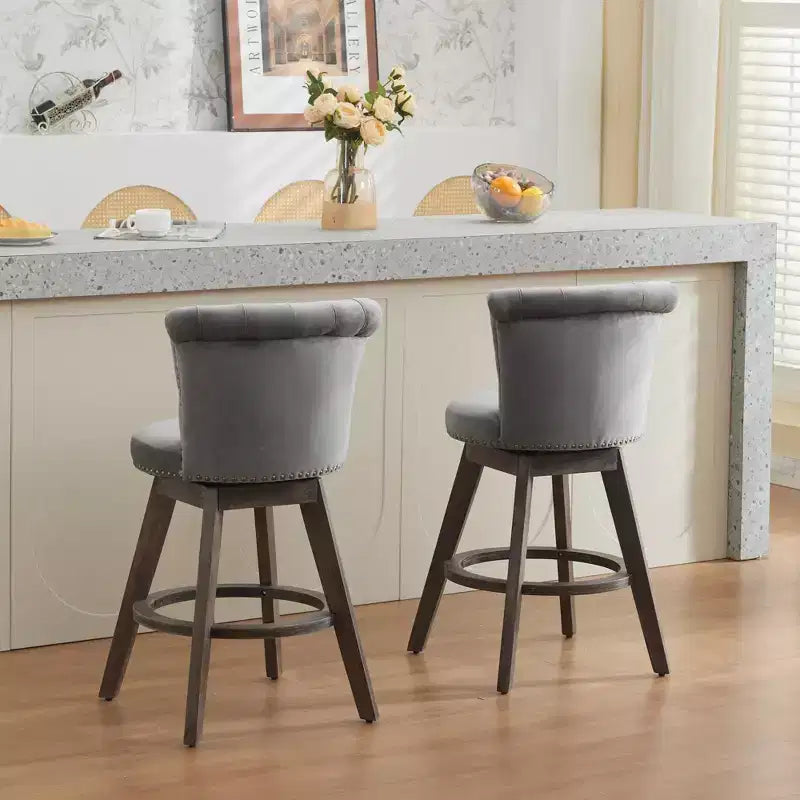 Okak Lot de 2 tabourets de bar de 66 cm avec pivotant à 360°, tabourets de bar rembourrés en velours avec dossier capitonné et pieds en bois pour îlot de cuisine, bar à domicile
