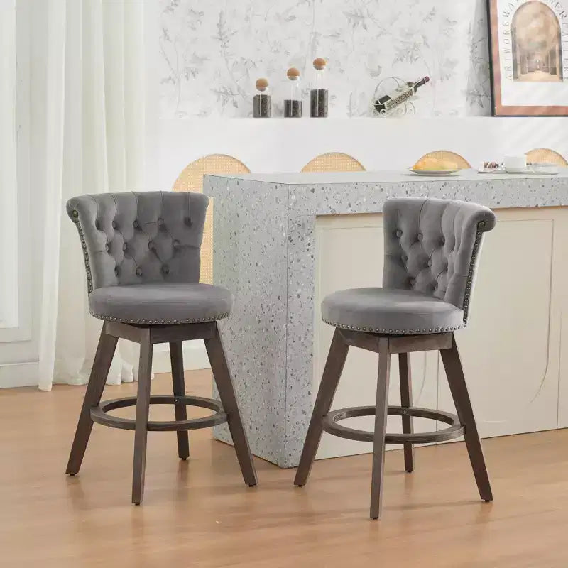 Okak Lot de 2 tabourets de bar de 66 cm avec pivotant à 360°, tabourets de bar rembourrés en velours avec dossier capitonné et pieds en bois pour îlot de cuisine, bar à domicile