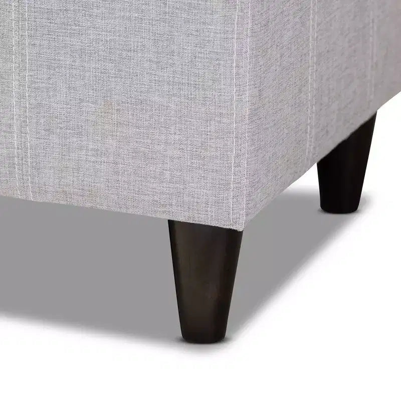 Banc de rangement en bois fini Brette, ottoman gris-beige, milieu de siècle moderne, capitonné, cadre en bois d'hévéa, capacité de 113 kg