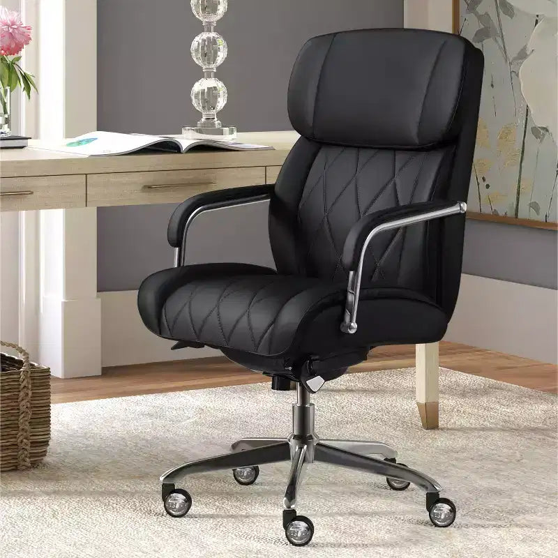 Fauteuil de bureau en cuir matelassé Sutherland avec accoudoirs rembourrés